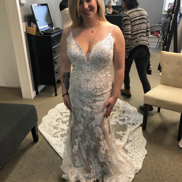 Allure Romance Wedding Gown Style 3204 Size 10 - Picture 5 of 5